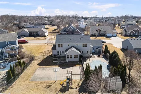 View/Area - 408 Tombergs Dr, Eldridge, IA 52748 photo 3 of 7