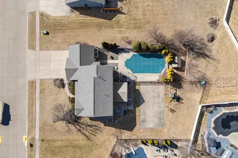 View/Area - 408 Tombergs Dr, Eldridge, IA 52748 photo 7 of 7