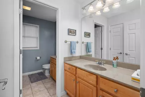 Bath - 408 Tombergs Dr, Eldridge, IA 52748 photo 5 of 7