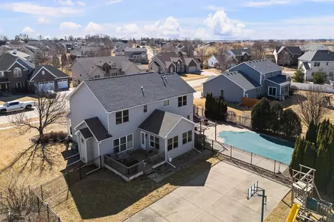 View/Area - 408 Tombergs Dr, Eldridge, IA 52748 photo 2 of 7