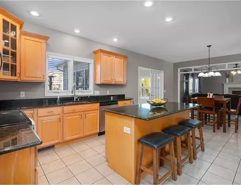 Kitchen - 408 Tombergs Dr, Eldridge, IA 52748 photo 6 of 6