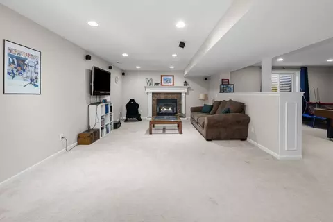 Living - 408 Tombergs Dr, Eldridge, IA 52748 photo 3 of 3