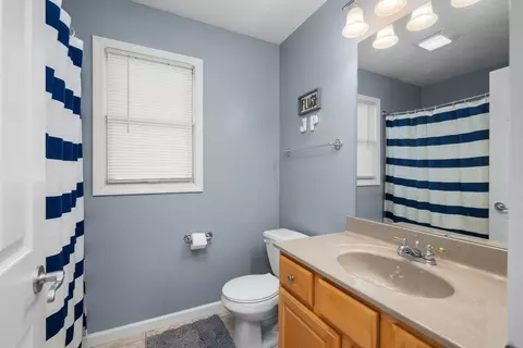 Bath - 408 Tombergs Dr, Eldridge, IA 52748 photo 6 of 7