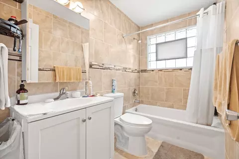 Bath - Undisclosed, Hazel Crest, IL 60429 photo 1 of 1