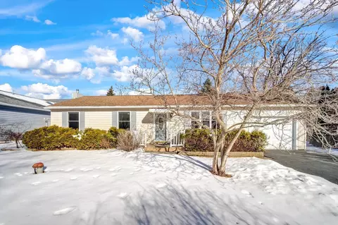 1906 Fairfield Rd, Lindenhurst, IL 60046