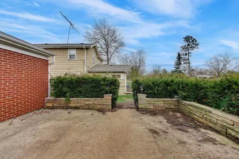 Exterior - 2917 Virginia Ave, Mchenry, IL 60050 photo 1 of 5
