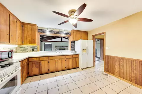 Kitchen - 2917 Virginia Ave, Mchenry, IL 60050 photo 2 of 3