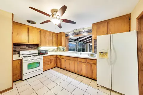 Kitchen - 2917 Virginia Ave, Mchenry, IL 60050 photo 3 of 3