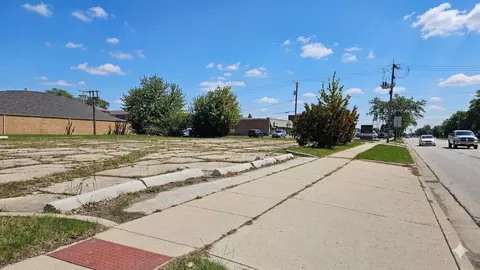 525 S Addison Rd, Addison, IL 60101 photo 3