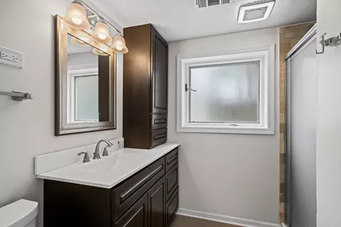 Bath - 324 Warren Rd, Glenview, IL 60025 photo 1 of 2