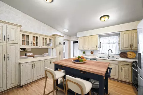 Kitchen - 324 Warren Rd, Glenview, IL 60025 photo 1 of 2