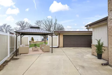 Exterior - 324 Warren Rd, Glenview, IL 60025 photo 5 of 5