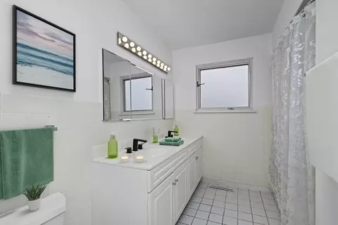 Bath - 324 Warren Rd, Glenview, IL 60025 photo 2 of 2