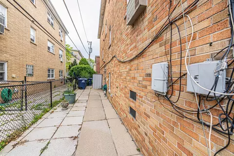 Exterior - 1044 Willson Dr, Des Plaines, IL 60016 photo 3 of 4
