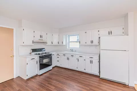 Kitchen - 1044 Willson Dr, Des Plaines, IL 60016 photo 2 of 3