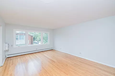 Living - 1044 Willson Dr, Des Plaines, IL 60016 photo 2 of 4