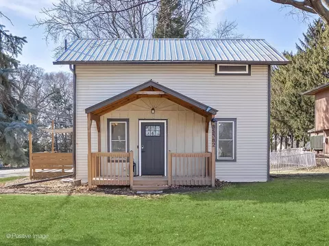 3 S582 Tinker Ave, Warrenville, IL 60555