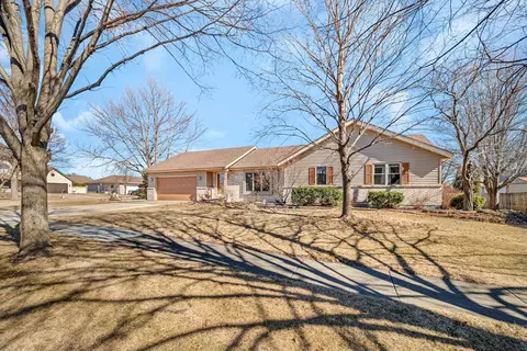 214 Deerpath Dr, Minooka, IL 60447