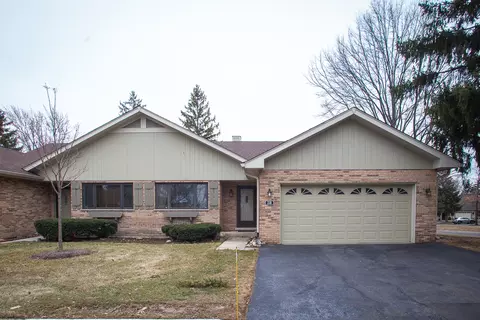 238 Royal Ln, Bloomingdale, IL 60108
