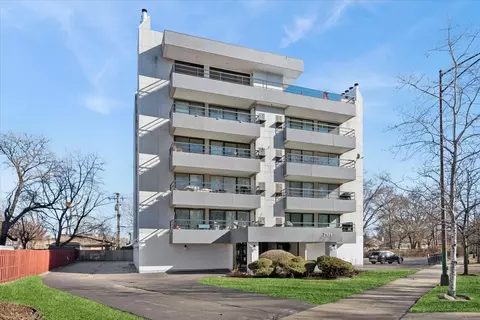 7131 N Caldwell Ave #4N, Chicago, IL 60646