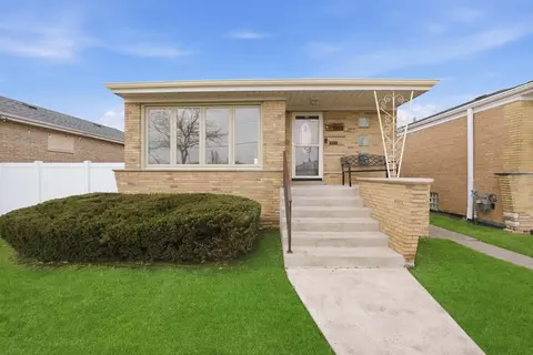 5820 S Narragansett Ave, Chicago, IL 60638