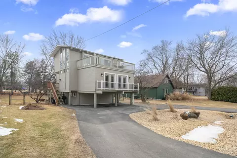 1740 Holiday Dr, Lake Holiday, IL 60548
