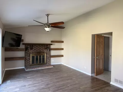 Living - 776 W Appletree Ln, Bartlett, IL 60103 photo 2 of 5