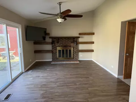 Living - 776 W Appletree Ln, Bartlett, IL 60103 photo 1 of 5