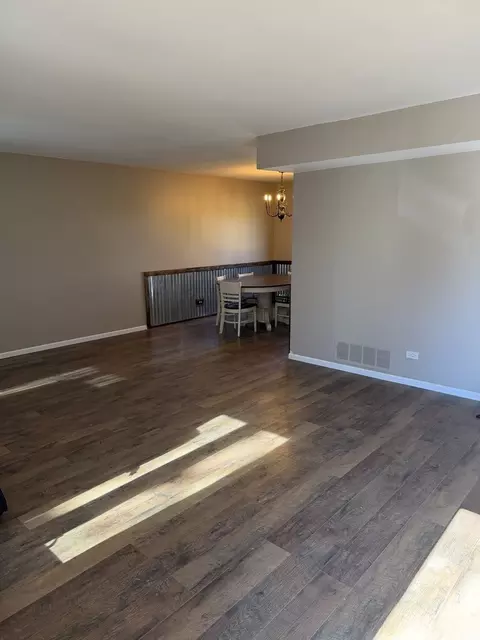 Living - 776 W Appletree Ln, Bartlett, IL 60103 photo 4 of 5