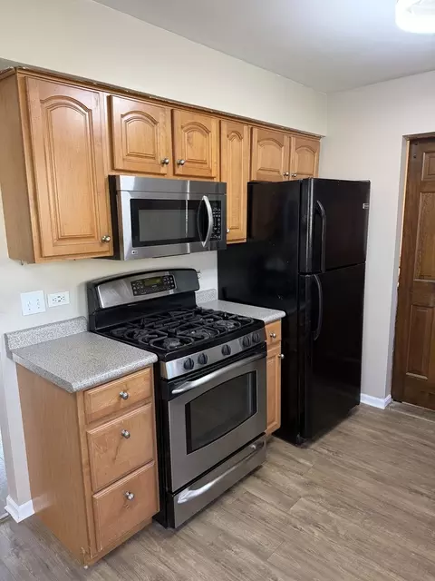 Kitchen - 776 W Appletree Ln, Bartlett, IL 60103 photo 1 of 3