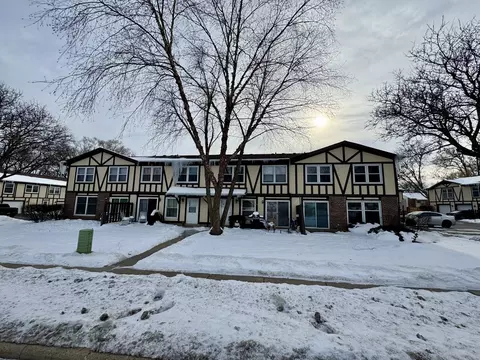 412 St Johns Rd #D, Woodstock, IL 60098