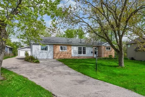 985 Aspen St, Hoffman Estates, IL 60169
