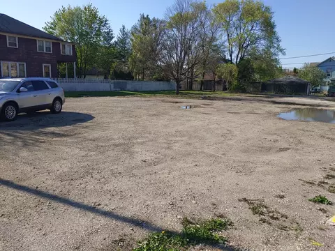 557 E Jackson St E, Joliet, IL 60432 photo 3