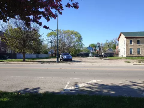 557 E Jackson St E, Joliet, IL 60432 photo 2