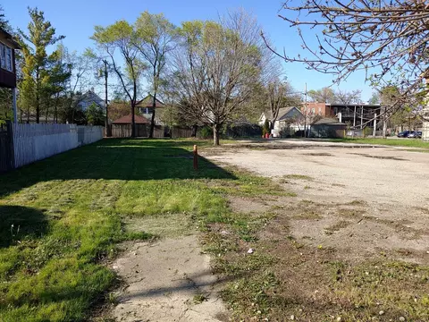 557 E Jackson St E, Joliet, IL 60432 photo 4