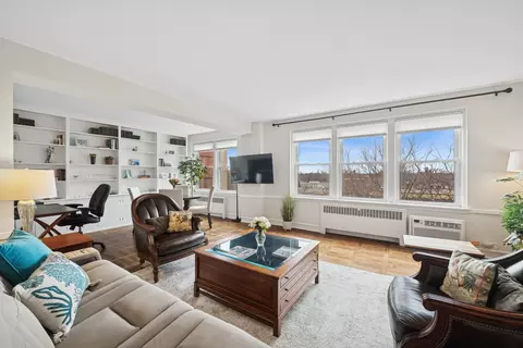 1585 Ridge Ave #611, Evanston, IL 60201