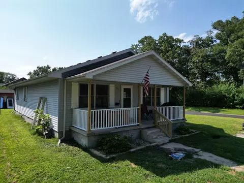 557 N 5th St, Watseka, IL 60970