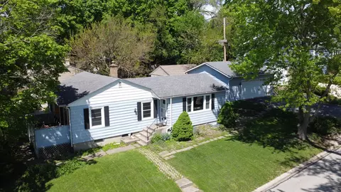 916 S 6th Ave, Saint Charles, IL 60174