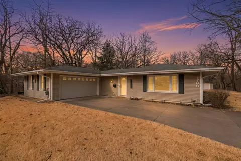 Exterior - 1700 46th St, Moline, IL 61265 photo 2 of 10