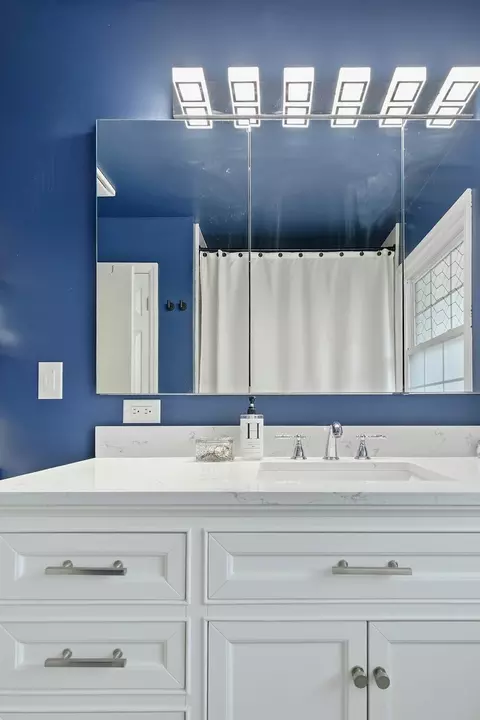 Bath - 1700 46th St, Moline, IL 61265 photo 2 of 3