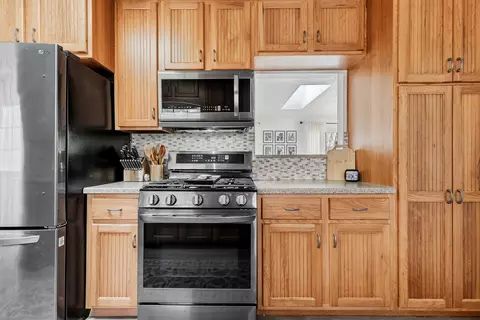 Kitchen - 1700 46th St, Moline, IL 61265 photo 4 of 6