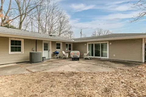Exterior - 1700 46th St, Moline, IL 61265 photo 9 of 10