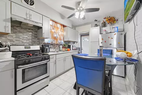 Entry Way - 546 W 115th St, Chicago, IL 60628 photo 1 of 1