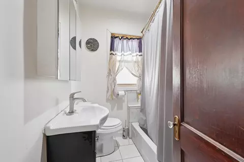 Bath - 546 W 115th St, Chicago, IL 60628 photo 1 of 1