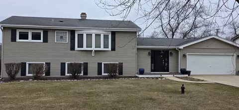 23 W436 Burdette Ave, Carol Stream, IL 60188