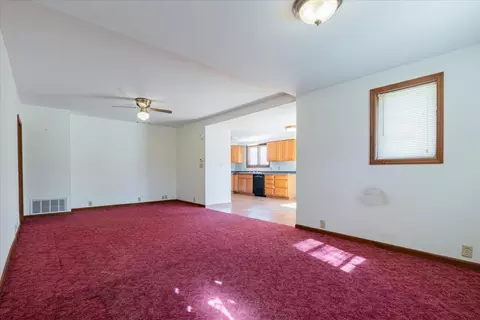 Living - 507 E Cemetery St, Chenoa, IL 61726 photo 3 of 4