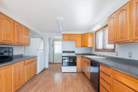 Kitchen - 507 E Cemetery St, Chenoa, IL 61726 photo 3 of 3
