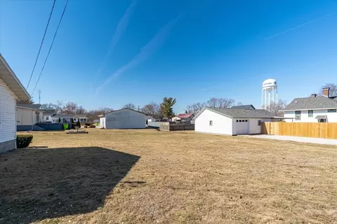 Exterior - 507 E Cemetery St, Chenoa, IL 61726 photo 2 of 4