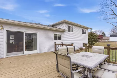 Exterior - 1265 Windsor Dr, Wheaton, IL 60189 photo 5 of 7