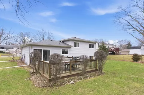Exterior - 1265 Windsor Dr, Wheaton, IL 60189 photo 2 of 7